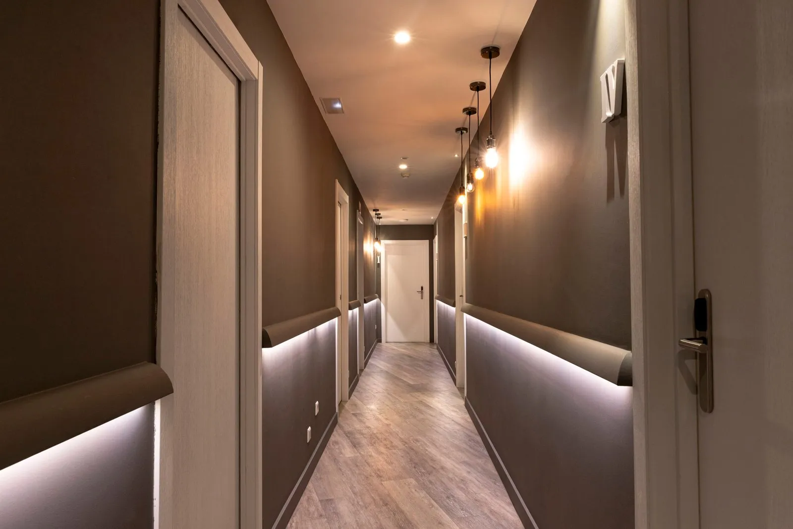 Why Magnetic Track Lighting Works So Well in Modern Interior Design